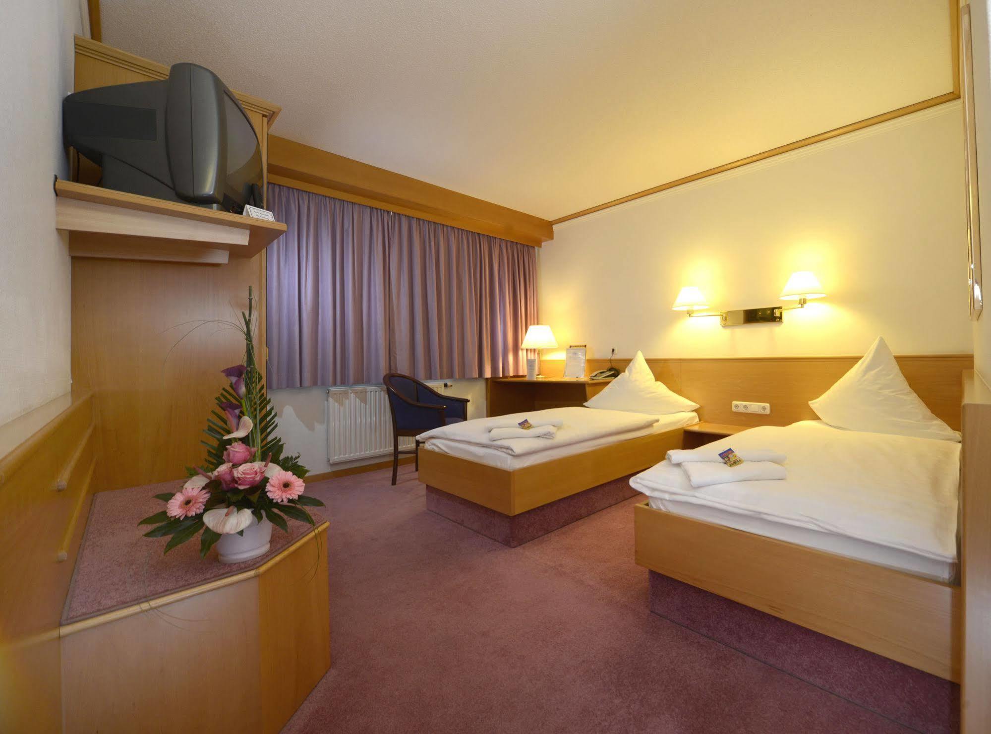Hotel Bavaria Brehna Kültér fotó