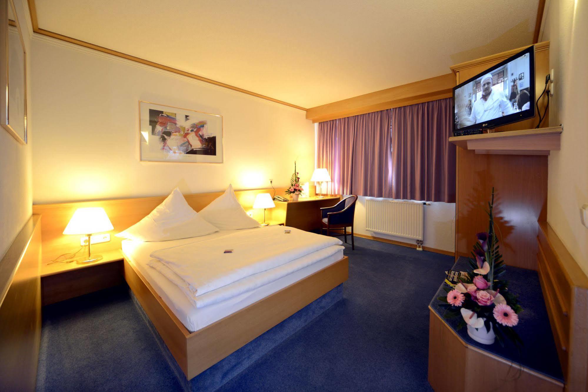 Hotel Bavaria Brehna Kültér fotó